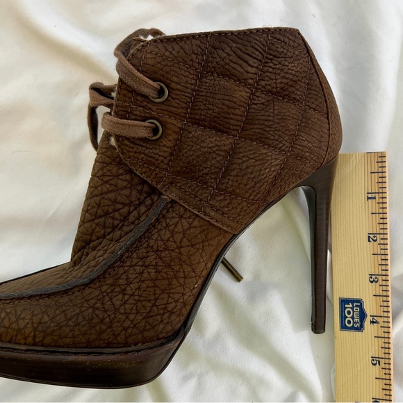 Ladies Burberry London Prorsum Leather High Heel Booties.
Size: US 8/ EU 38.5 - Picture 5 of 7